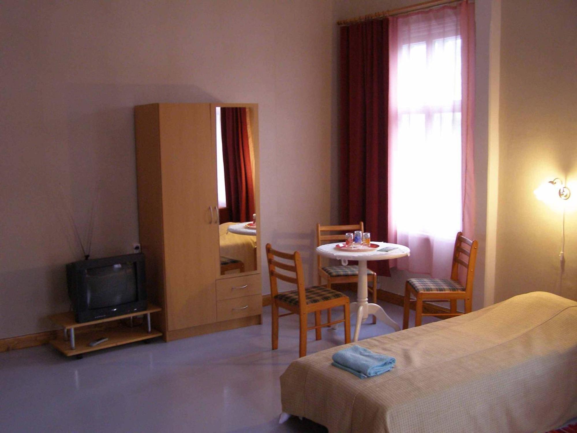 Tiia Guesthouse Parnu Bagian luar foto
